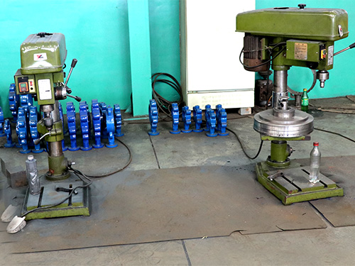 Medium valve connection equipment